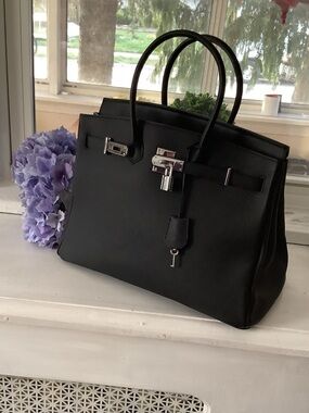 Black Leather Structured Tote Handbag - Classic Sophistication